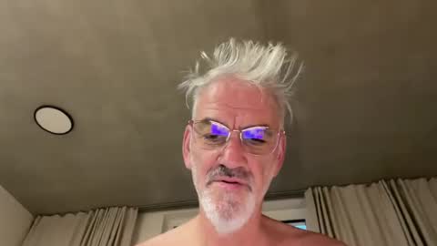 Snapshot of jewlronny chatting on December 6, 2024, 7:10 am jewlronny online show from December 6, 2024, 7:10 am