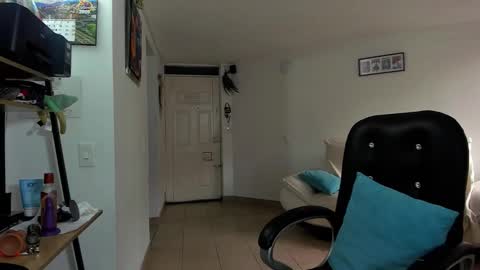Snapshot of jezabel_purple chatting on April 15, 2026, 7:58 pm Camila online show from April 15, 2026, 7:58 pm
