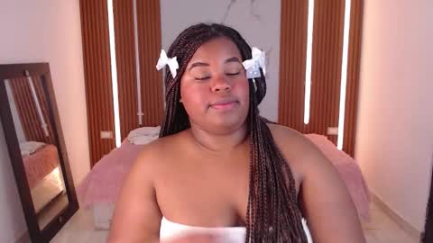 Snapshot of jhann_ chatting on November 12, 2025, 8:30 pm Jahnniela online show from November 12, 2025, 8:30 pm