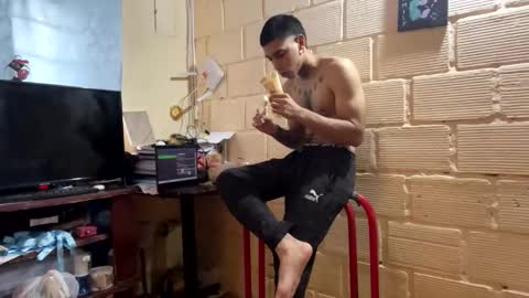 Snapshot of jharol_cardona chatting on March 1, 2026, 10:12 pm Jharol online show from March 1, 2026, 10:12 pm