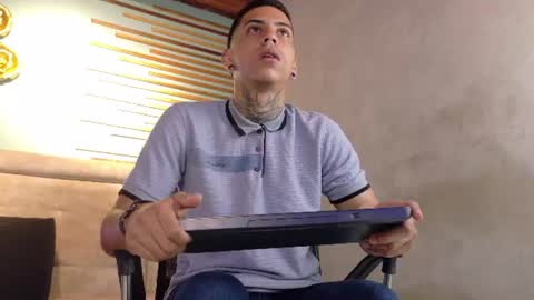 Snapshot of jharol_cardona chatting on July 6, 2026, 1:02 am Jharol online show from July 6, 2026, 1:02 am