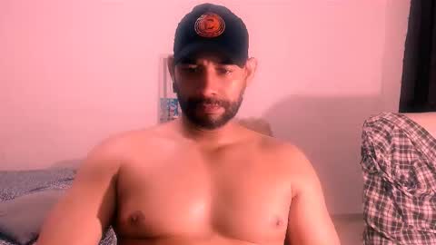 En moreno online show from November 7, 2025, 11:05 pm