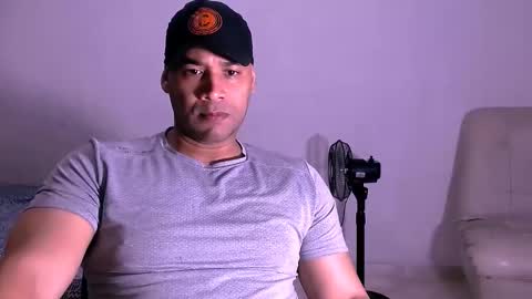 En moreno online show from November 30, 2025, 11:53 pm