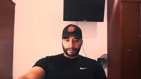 En moreno online show from December 18, 2025, 12:06 am