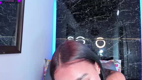 Jhoana  online show from October 3, 2025, 8:50 pm