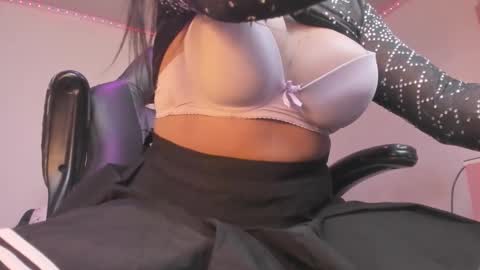 Snapshot of jhoanatrans22 chatting on November 28, 2025, 12:13 am jhoanatrans22 online show from November 28, 2025, 12:13 am