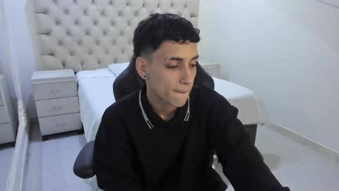 jhoanleandro online show from January 13, 2026, 4:40 am