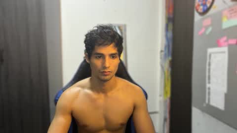 Snapshot of jhon_2000s chatting on November 23, 2025, 5:02 pm jhon online show from November 23, 2025, 5:02 pm