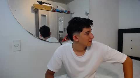 Snapshot of jhon_and_nicolle chatting on December 4, 2025, 5:50 am Jhon and nicolle online show from December 4, 2025, 5:50 am