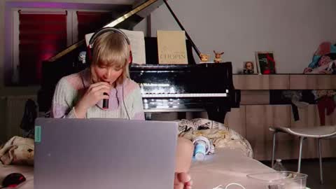 Anya online show from February 26, 2026, 7:35 pm