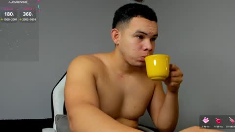 Snapshot of jhotta_foxx chatting on December 3, 2024, 8:05 am Jhonatan80 online show from December 3, 2024, 8:05 am