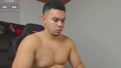 Snapshot of jhotta_foxx chatting on February 17, 2025, 12:05 pm Jhonatan80 online show from February 17, 2025, 12:05 pm