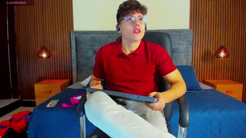 jhoumod_21 online show from November 18, 2025, 3:12 am