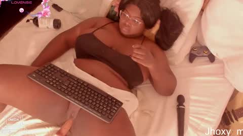 Snapshot of jhoxy_m chatting on February 28, 2025, 3:04 am Hello iam hoxy ready to get wet online show from February 28, 2025, 3:04 am