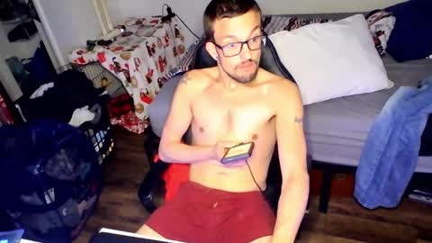 Snapshot of jhp_kinky_2000 chatting on December 2, 2024, 7:03 am kinky party boy online show from December 2, 2024, 7:03 am