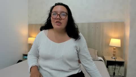 Jimena online show from December 16, 2025, 8:14 pm