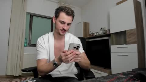 Snapshot of jimmys_style chatting on November 15, 2025, 3:19 pm AlphaJimmy online show from November 15, 2025, 3:19 pm