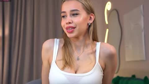 Snapshot of jjennnyy chatting on October 22, 2025, 8:47 am Jenny online show from October 22, 2025, 8:47 am