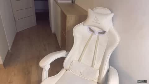 jkqqq online show from October 29, 2025, 6:09 pm