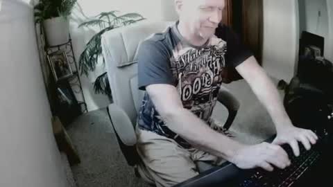 Snapshot of jlouton01 chatting on December 2, 2024, 3:14 pm kilroy online show from December 2, 2024, 3:14 pm