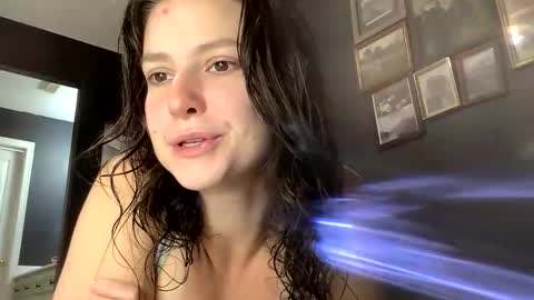 jlynn1997 online show from June 9, 2026, 1:01 pm