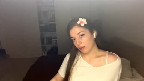 Adel online show from October 19, 2025, 9:48 pm