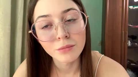 Adel online show from November 30, 2025, 5:17 pm