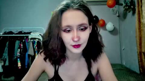 Joannatompson online show from December 2, 2025, 9:10 pm