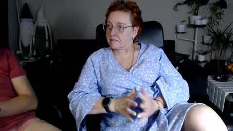 Snapshot of joannaandneighbour chatting on December 18, 2025, 9:04 am Joanna and Greg online show from December 18, 2025, 9:04 am