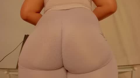 joanyo_brown online show from December 14, 2025, 1:00 am