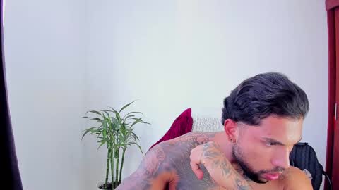 Snapshot of joe_esthetic chatting on November 7, 2025, 4:07 pm joe_esthetic online show from November 7, 2025, 4:07 pm