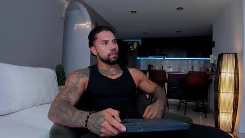 Snapshot of joe_esthetic chatting on November 22, 2025, 10:20 pm joe_esthetic online show from November 22, 2025, 10:20 pm