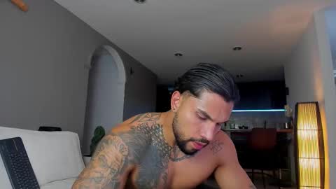 Snapshot of joe_esthetic chatting on December 3, 2025, 1:57 am joe_esthetic online show from December 3, 2025, 1:57 am