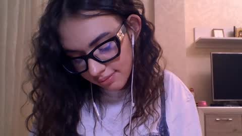 Jennifer online show from November 18, 2025, 5:17 pm