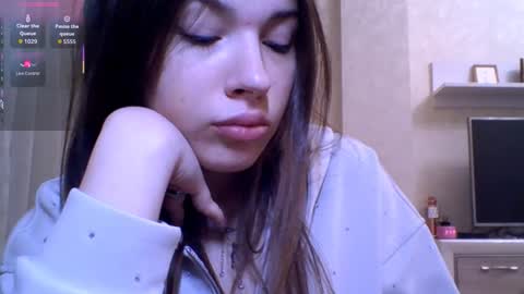 Jennifer online show from March 29, 2026, 6:19 pm