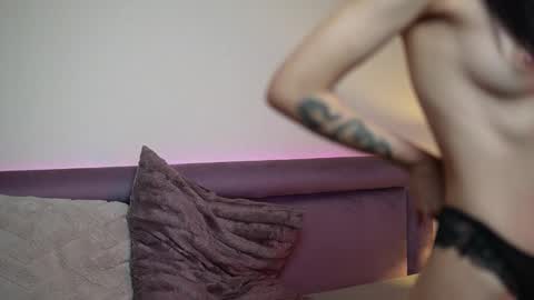  Joelle  online show from November 12, 2025, 9:47 pm