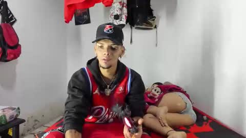 johan_and_antonella online show from April 26, 2026, 4:21 am