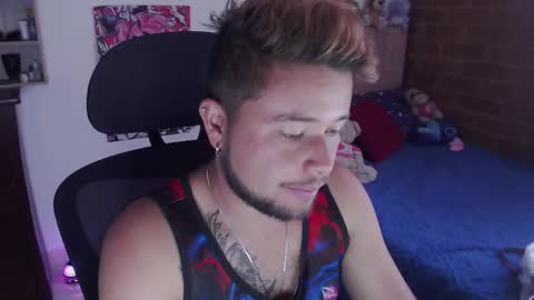 JOHAN independient model online show from December 17, 2025, 5:08 pm