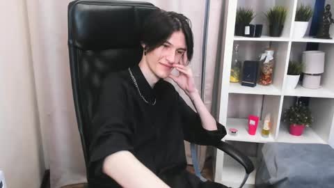 john__strong online show from June 7, 2026, 2:32 pm