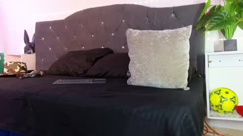 Snapshot of john_and_louis chatting on July 12, 2026, 12:07 pm John online show from July 12, 2026, 12:07 pm