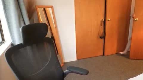 Snapshot of john_bear1 chatting on April 6, 2026, 5:30 am john_bear1 online show from April 6, 2026, 5:30 am