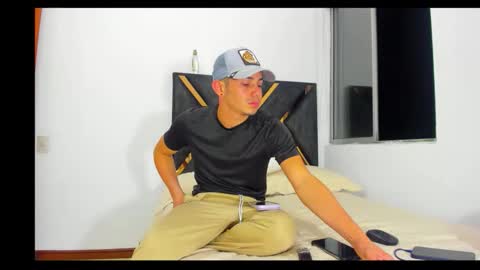 Snapshot of john_hot690 chatting on April 8, 2026, 4:34 am john_hot690 online show from April 8, 2026, 4:34 am