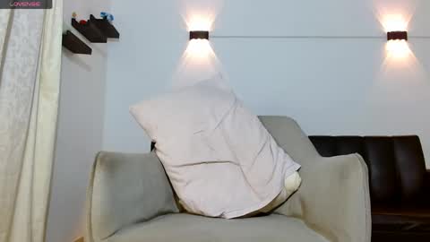 john_ssnow29 online show from June 8, 2026, 1:28 am