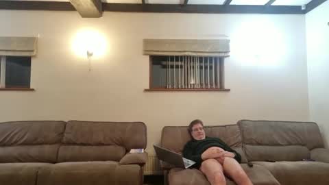 johnathan_stuart33 online show from April 15, 2026, 12:06 am