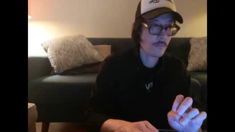 Johnee online show from October 17, 2025, 9:34 am