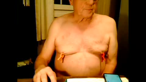 Snapshot of johnjohn6226623 chatting on December 17, 2025, 4:35 pm johnjohn6226 online show from December 17, 2025, 4:35 pm