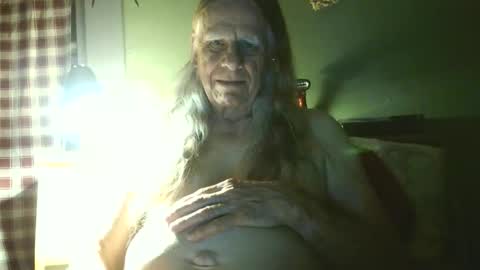 Snapshot of johnnieq1971 chatting on April 28, 2026, 2:27 am johnnieq1971 online show from April 28, 2026, 2:27 am