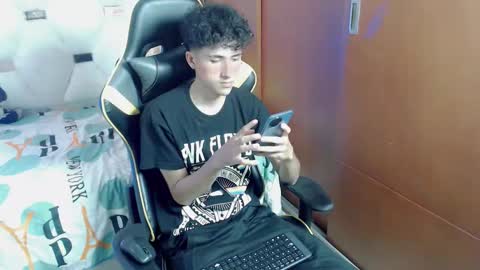 johnny_cagee online show from November 18, 2025, 3:34 am