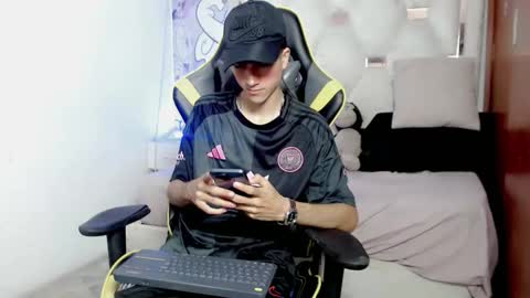 johnny_cagee online show from January 13, 2026, 3:34 am