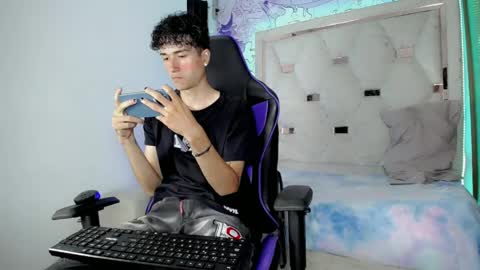 johnny_cagee online show from April 8, 2026, 4:01 am